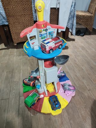 Torre Patrulla Canina y coches