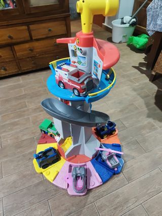 Torre Patrulla Canina y coches