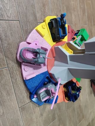 Torre Patrulla Canina y coches