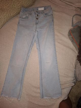 Jeans acampanados tiro alto niña