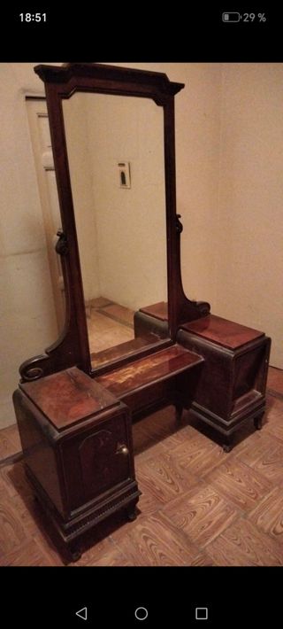 Mueble antiguo de madera