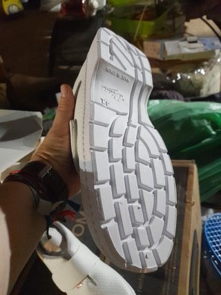 Zapatos seguridad enfermería blancos