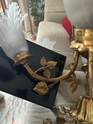 Lámpara bronce clásica - tulipas opalinas