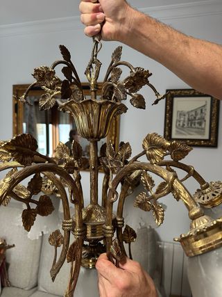 Lámpara bronce clásica - tulipas opalinas