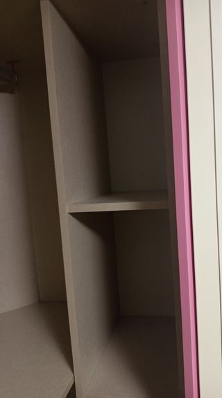 Armario infantil rosa y blanco