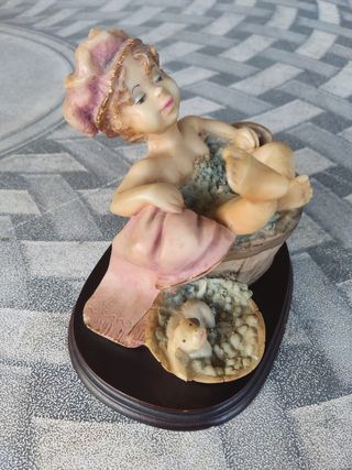 Figura Niña Baño Porcelana