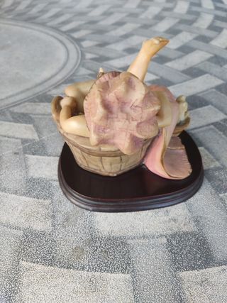 Figura Niña Baño Porcelana