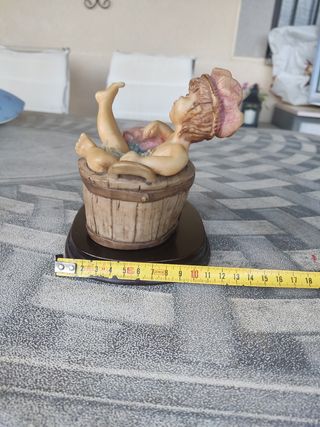 Figura Niña Baño Porcelana