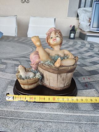 Figura Niña Baño Porcelana