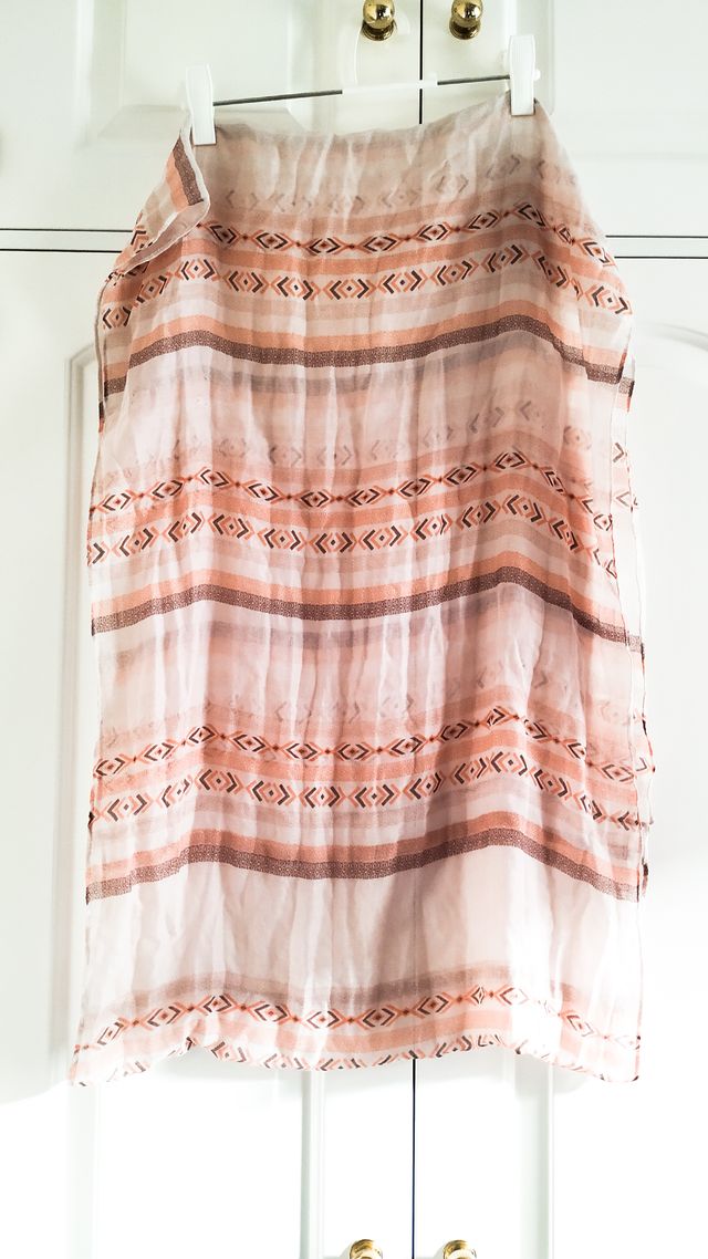 Pañuelo estampado beige y rosa