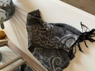 Pañuelo gris - elegante