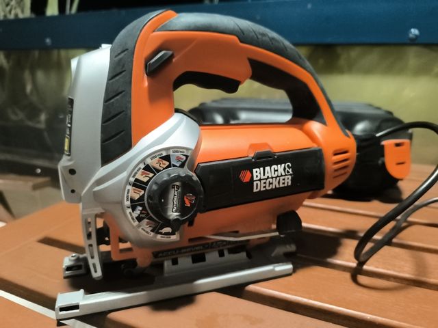 Sierra calar Black+Decker 650W