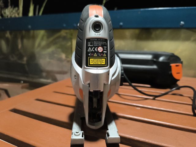 Sierra calar Black+Decker 650W