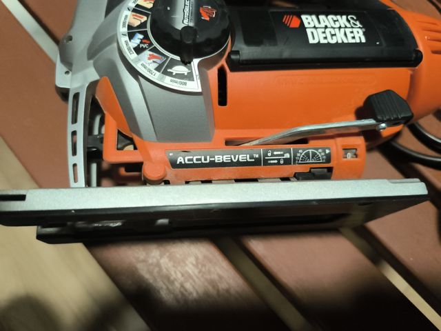 Sierra calar Black+Decker 650W