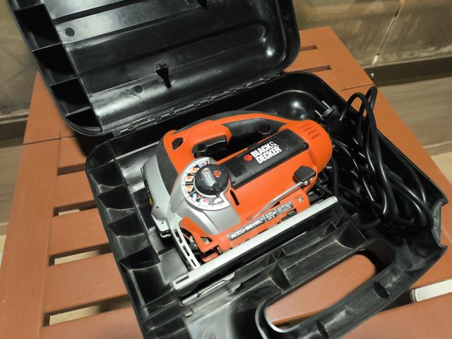Sierra calar Black+Decker 650W