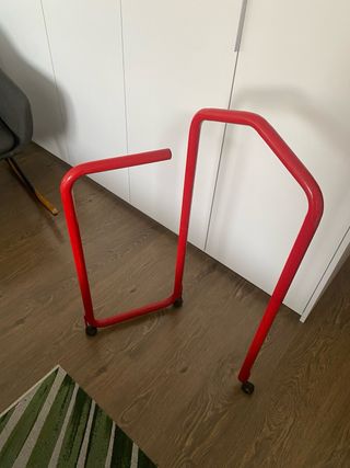 Perchero rojo metálico