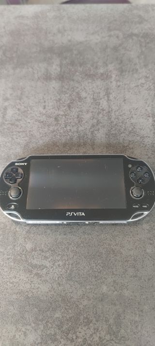 PS Vita negra con 7 juegos!! (Precio negociable)