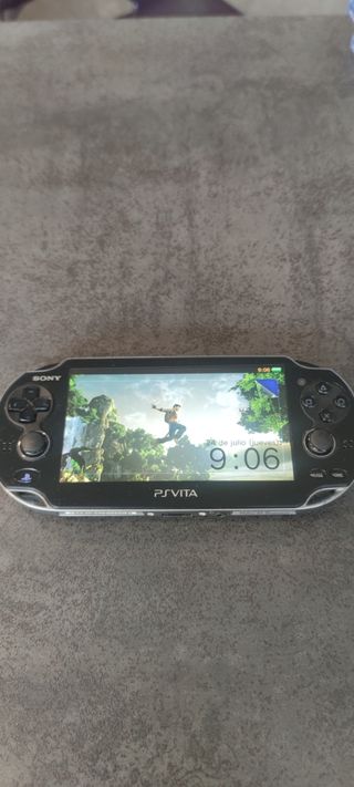 PS Vita negra con 7 juegos!! (Precio negociable)