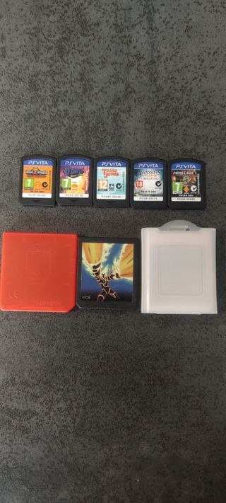 PS Vita negra con 7 juegos!! (Precio negociable)