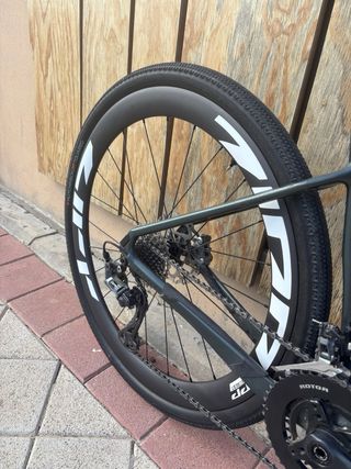 Gravel Carbono Giant Revolt