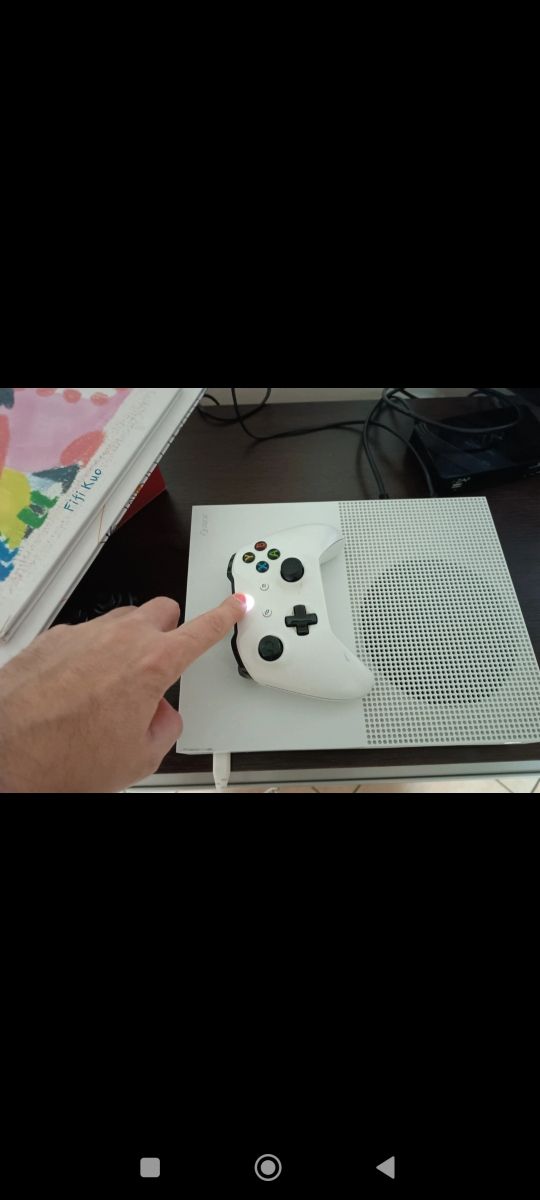 Xbox One S bianca + 2 controller