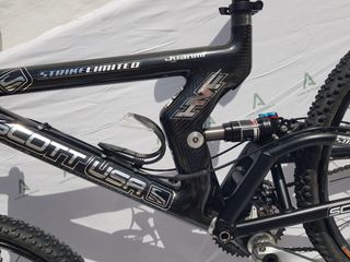 Bicicleta Scott Strike Limited carbono