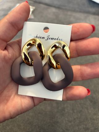 Pendientes marrón y dorado