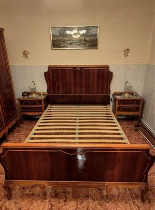 Dormitorio antiguo de madera