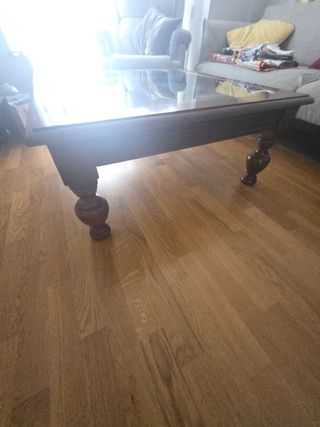 Mesa centro madera cristal,se pueden meter adornos