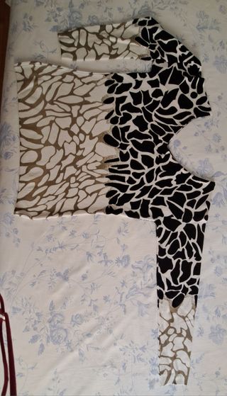 Jersey de entretiempo, estampado animal print blan