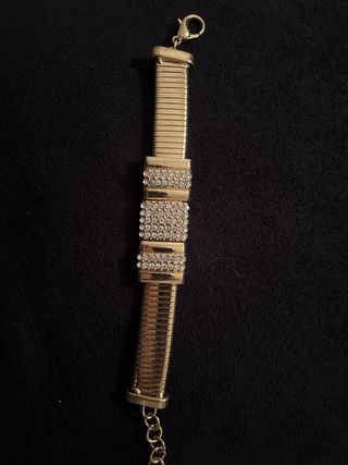 Pulsera dorada con brillantes