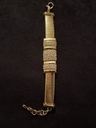 Pulsera dorada con brillantes
