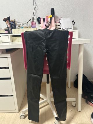 Pantalones cuero negro