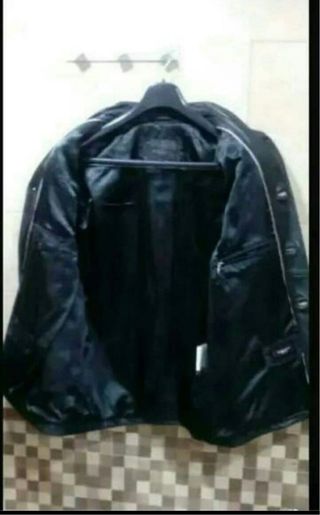 Chaqueta negra piel