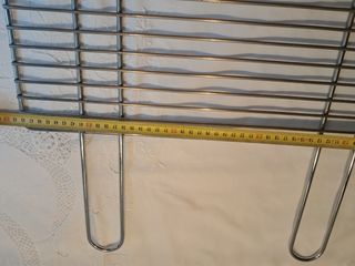 Parrilla de barbacoa acero inoxidable y pinzas.