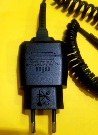 Adaptador  BRAUN 12V 700ma 7W depiladora Braun.