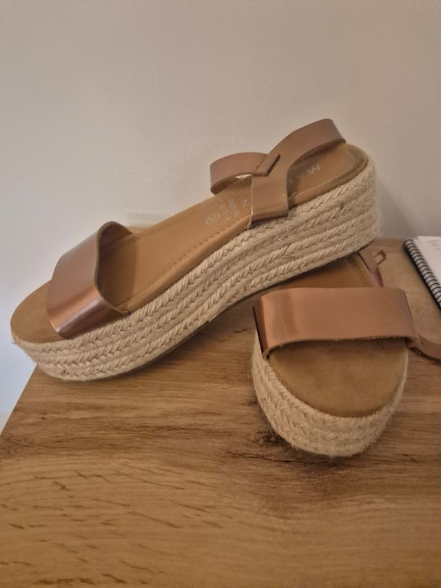 Sandalias plataforma Marypaz doradas 37