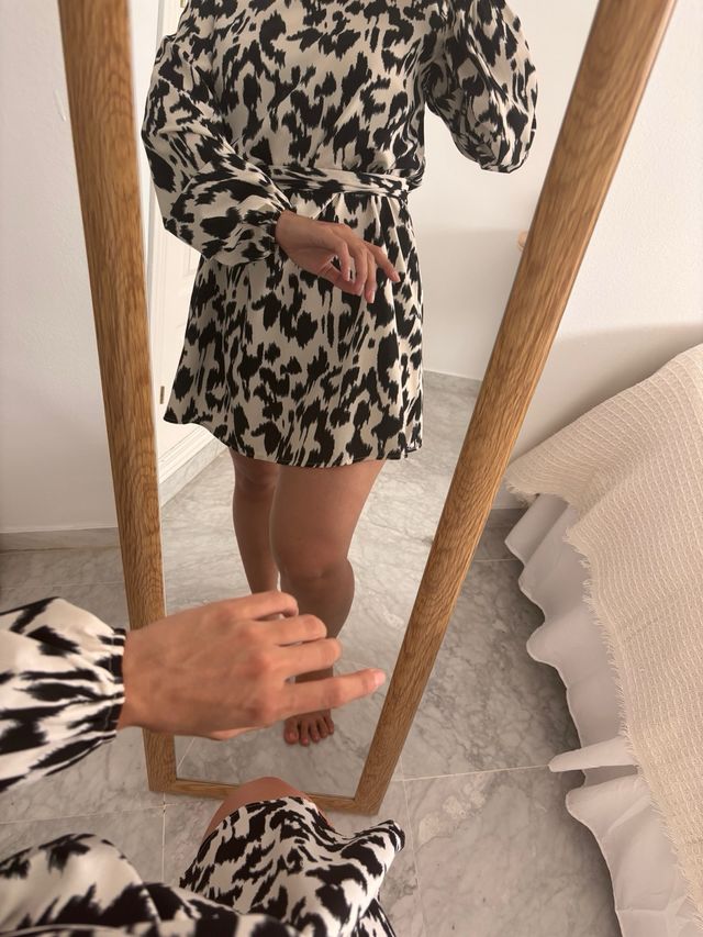 Vestido mini estampado blanco y negro