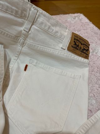 Vaqueros Levis blancos hombre