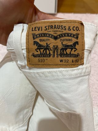 Vaqueros Levis blancos hombre