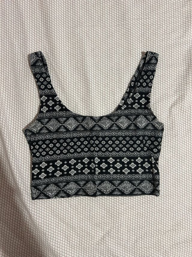 Top corto bianco e nero