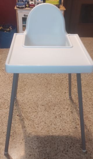 Trona Ikea con bandeja incluida