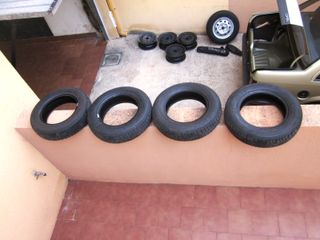 4 Ruedas Coche 145/80R13 Debica