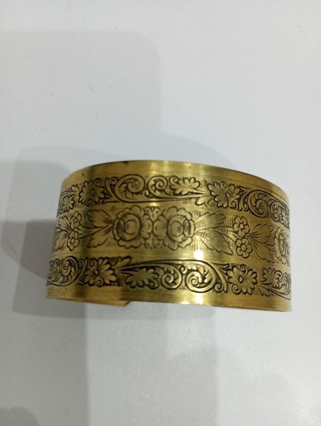 Pulsera dorada - Flores grabadas