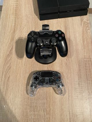 PS4 (PlayStation 4) - 2 mandos + 4 juegos