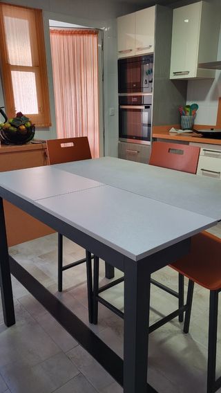 Mesa alta cocina - Gris y naranja