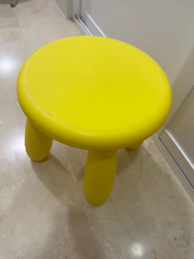 4 Sillas infantiles amarilla