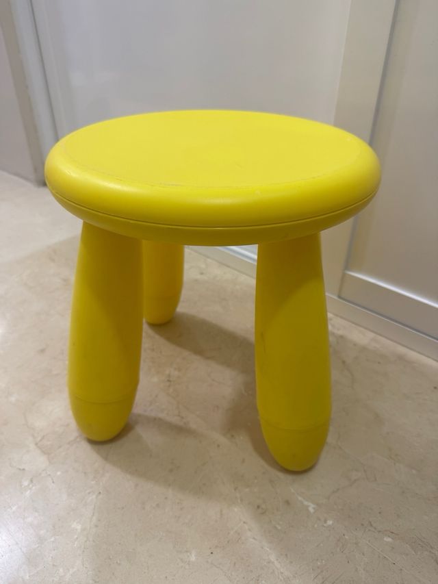 4 Sillas infantiles amarilla