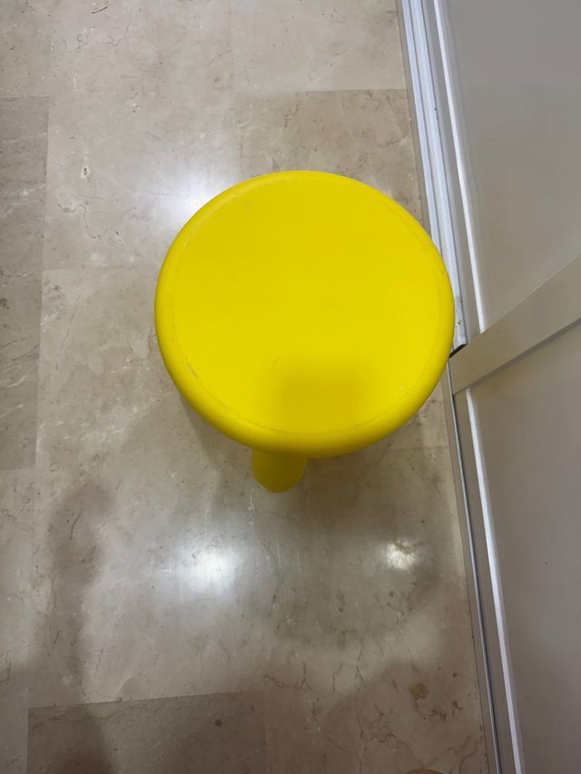 4 Sillas infantiles amarilla