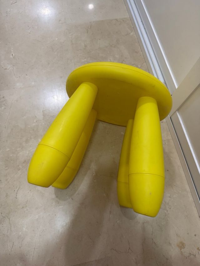 4 Sillas infantiles amarilla